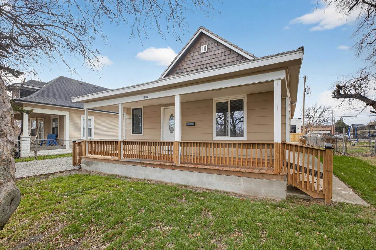 1231 Topeka Ave - Photo 1