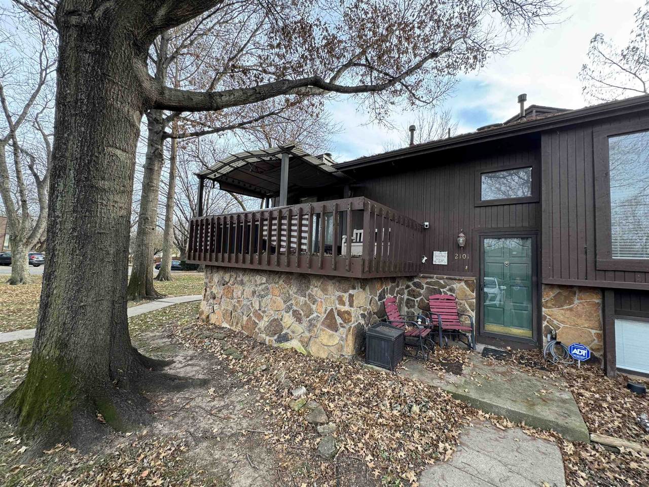 2421 Yellowstone St - Photo 1