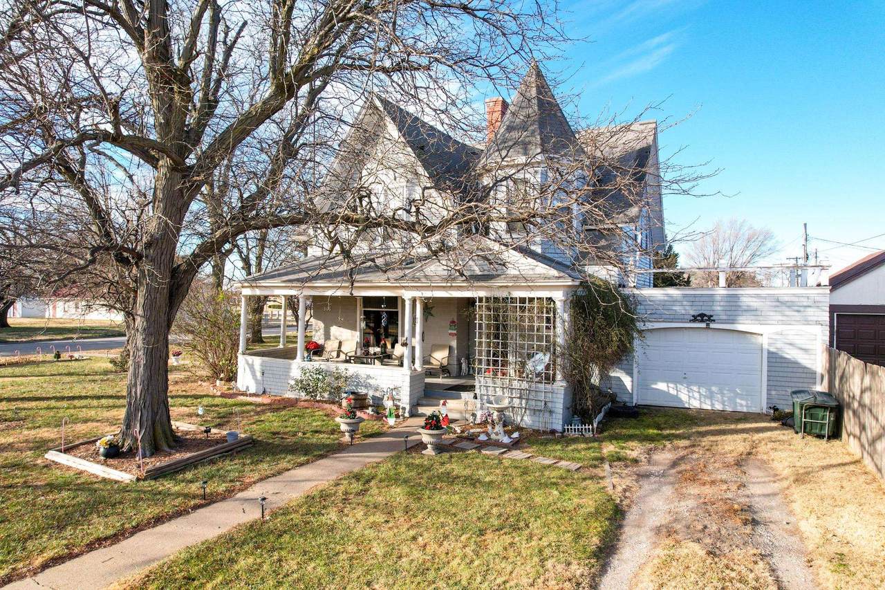 905 Pine St - Photo 1