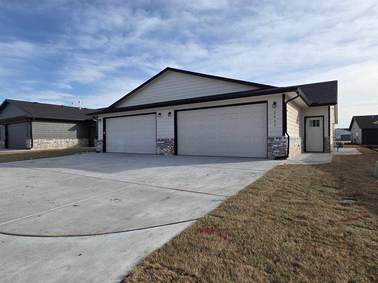 2449 Wheatland Ct - Photo 1