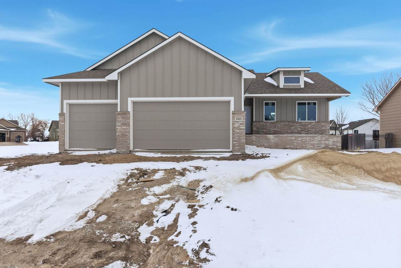 2423 Monument St - Photo 1