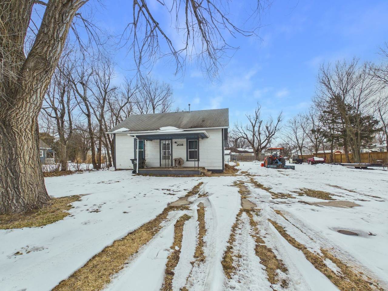 208 Sedgwick Ave - Photo 1