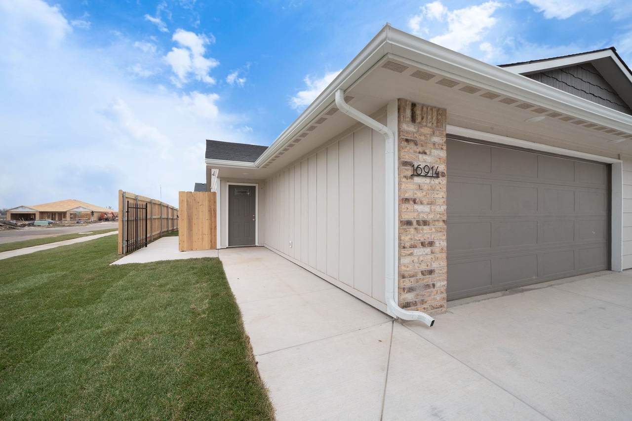 16908 Lawson St - Photo 1