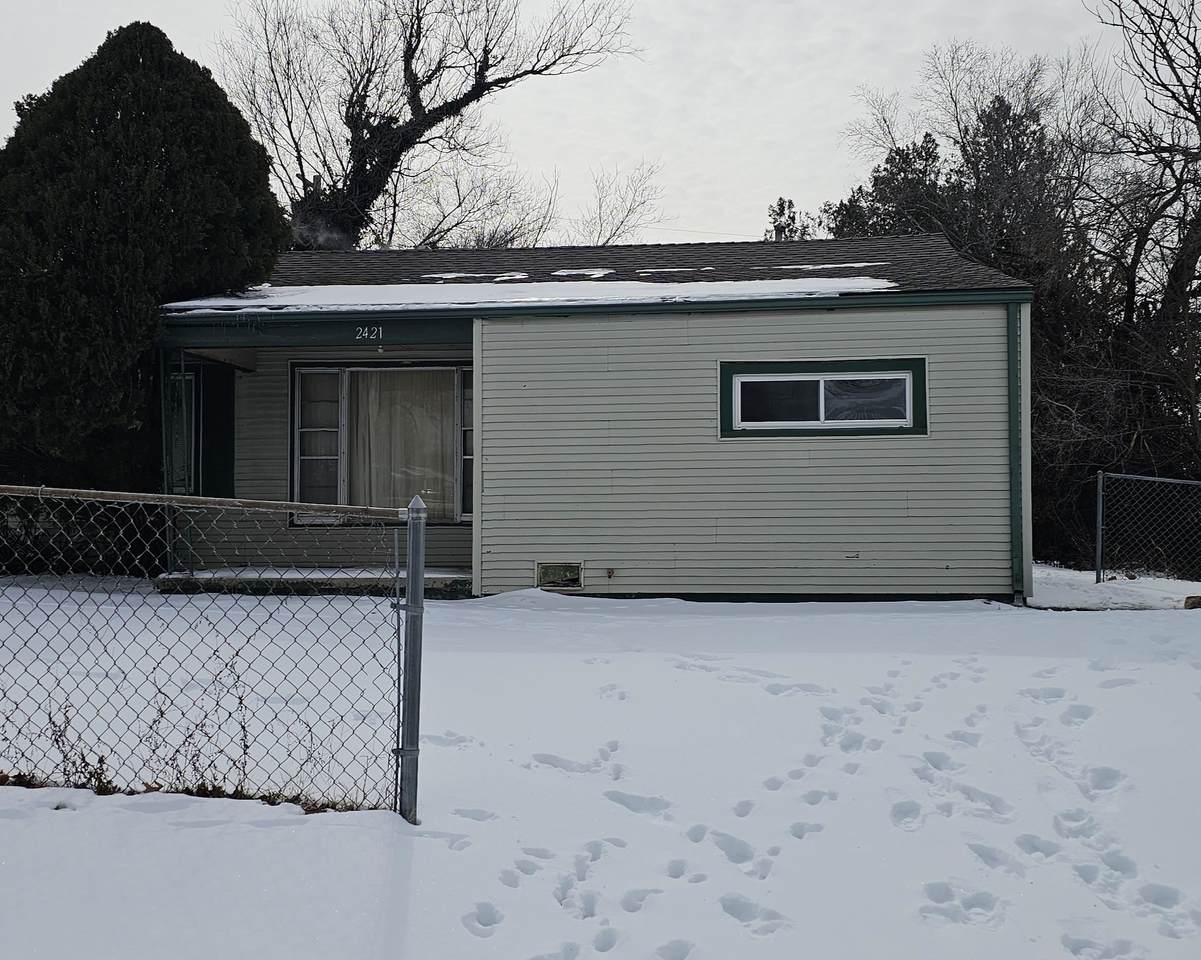 2421 22nd St N - Photo 1