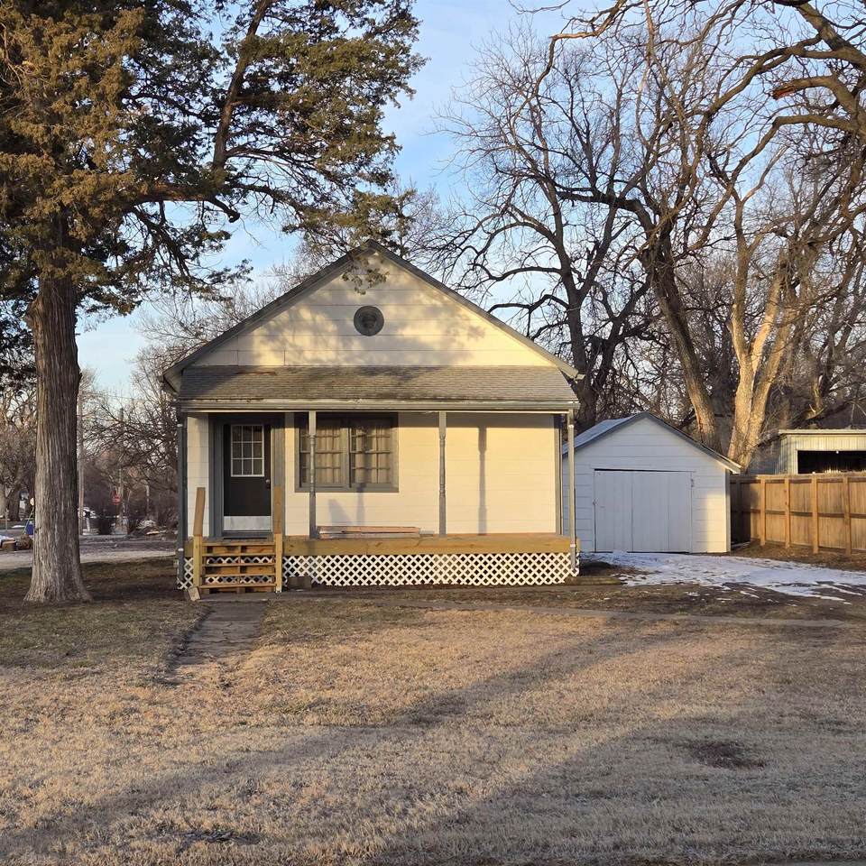 301 Poplar St - Photo 1
