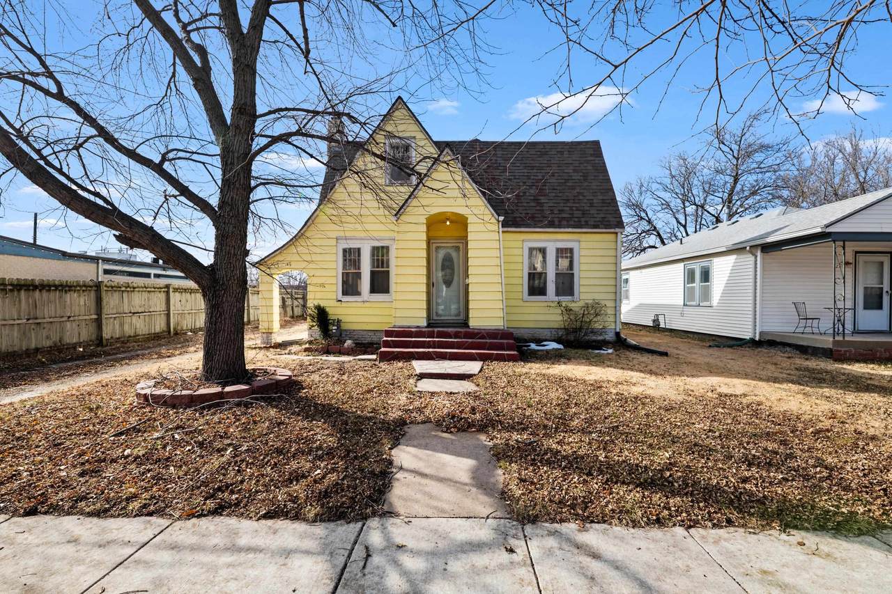 833 Poplar St - Photo 1