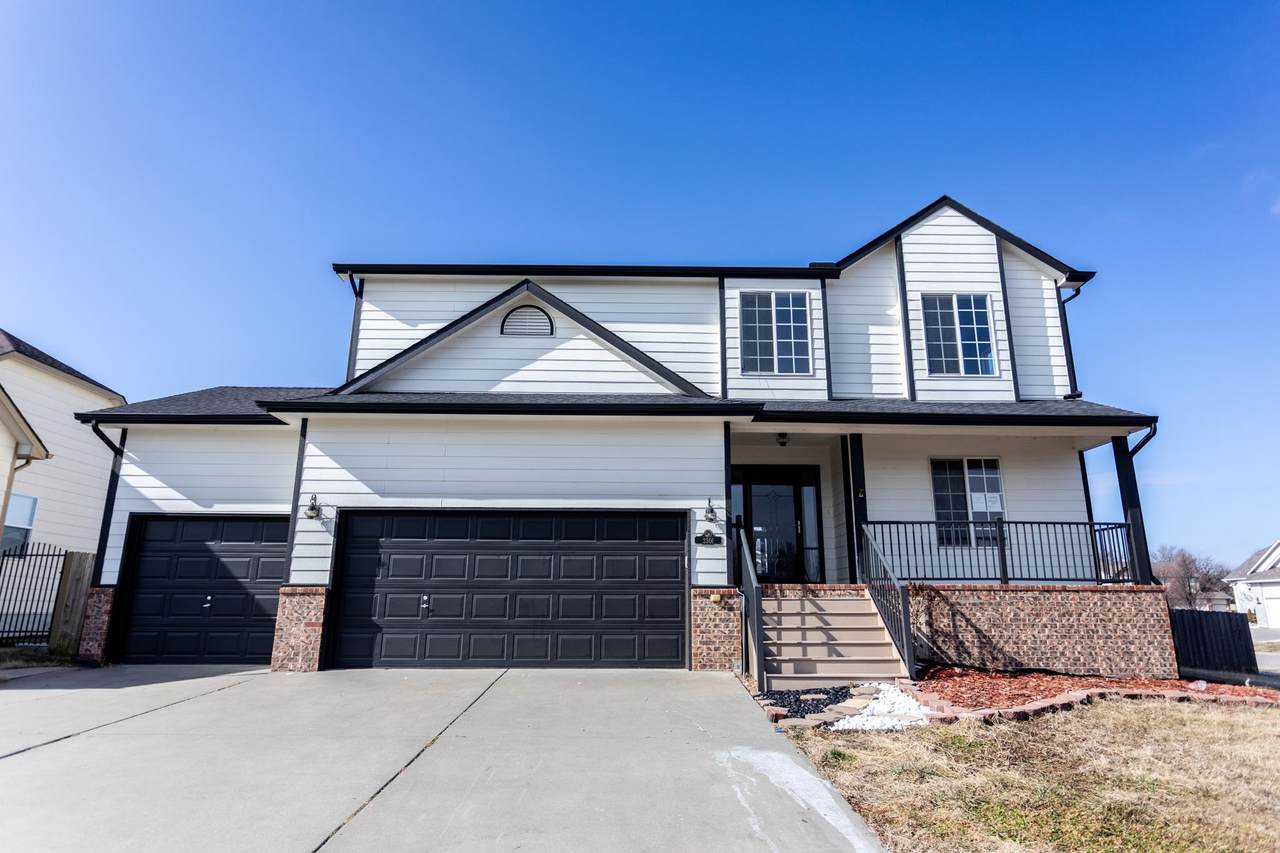 2301 Stoneybrook St - Photo 1