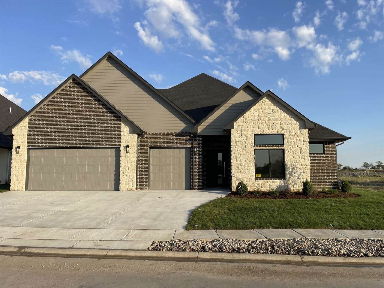 8485 Deer Run - Photo 1