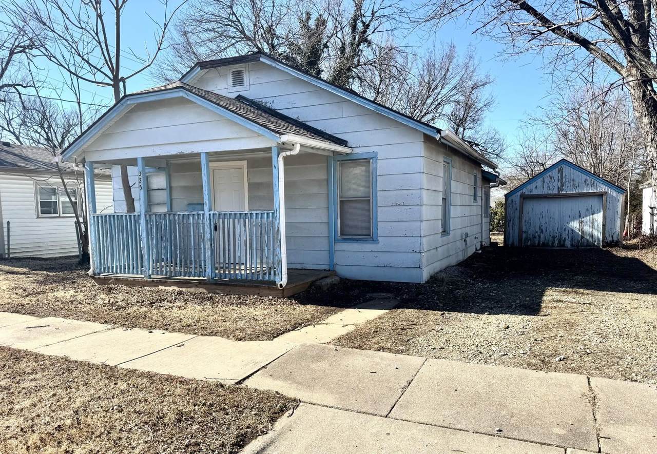 325 Poplar St - Photo 1