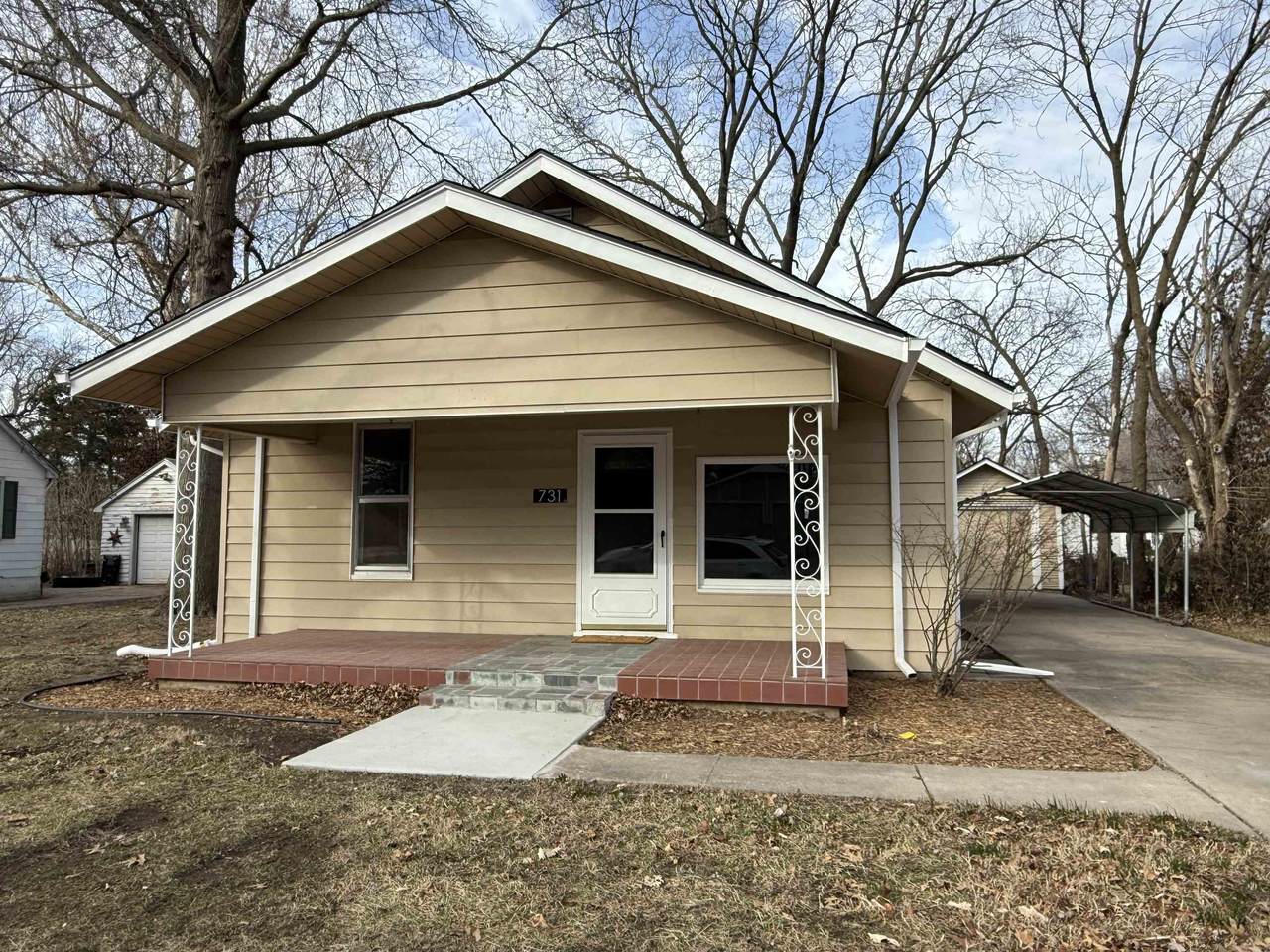 731 Belmont St - Photo 1