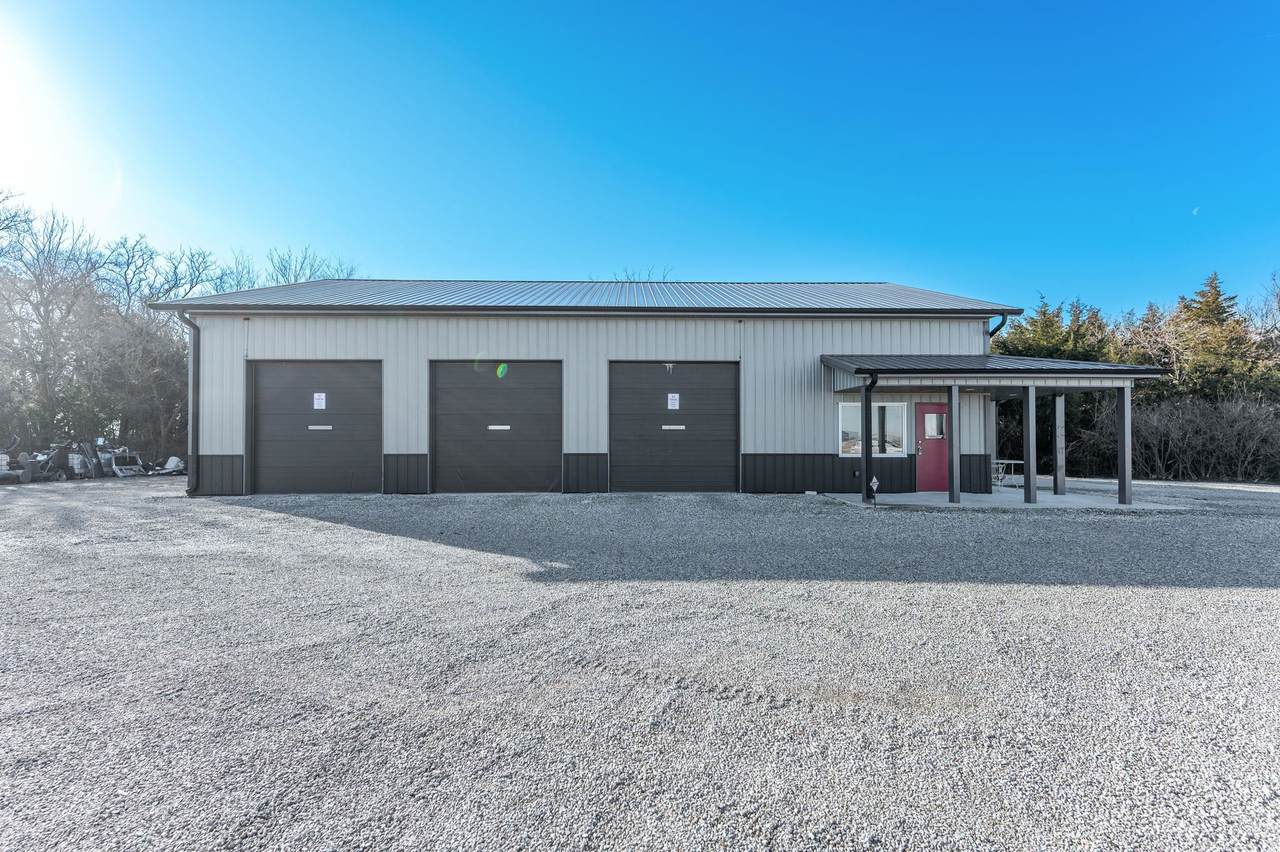 839 Commercial St - Photo 1