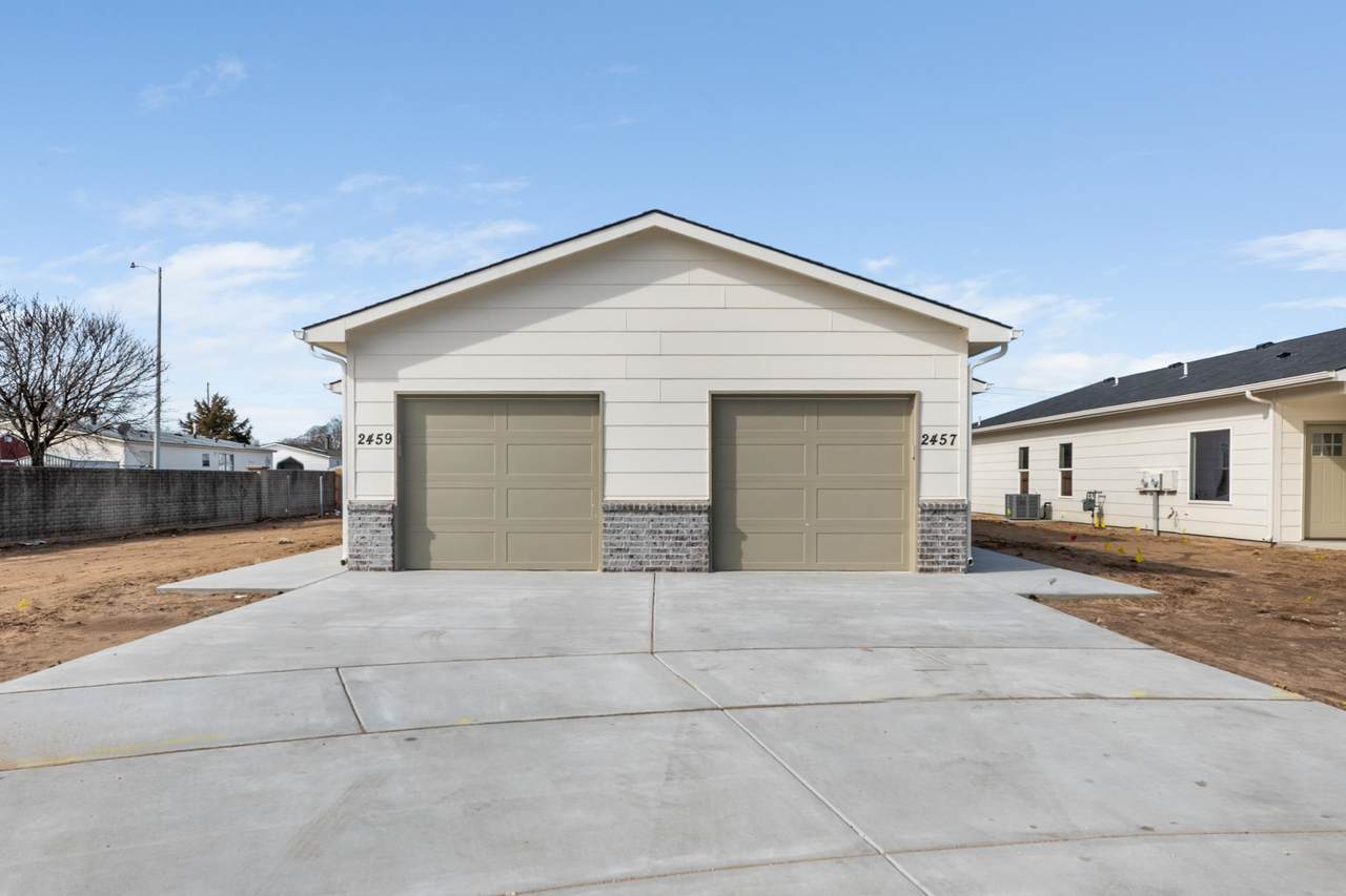 2453 Macarthur Ct - Photo 1