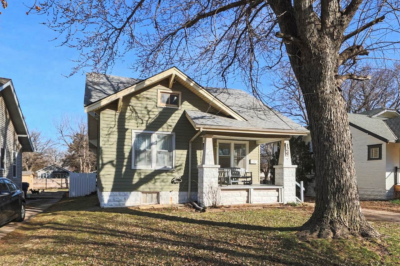 124 Saint Clair Ave - Photo 1