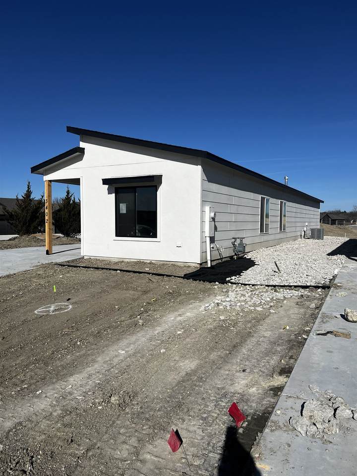 3402 Thunder - Photo 1