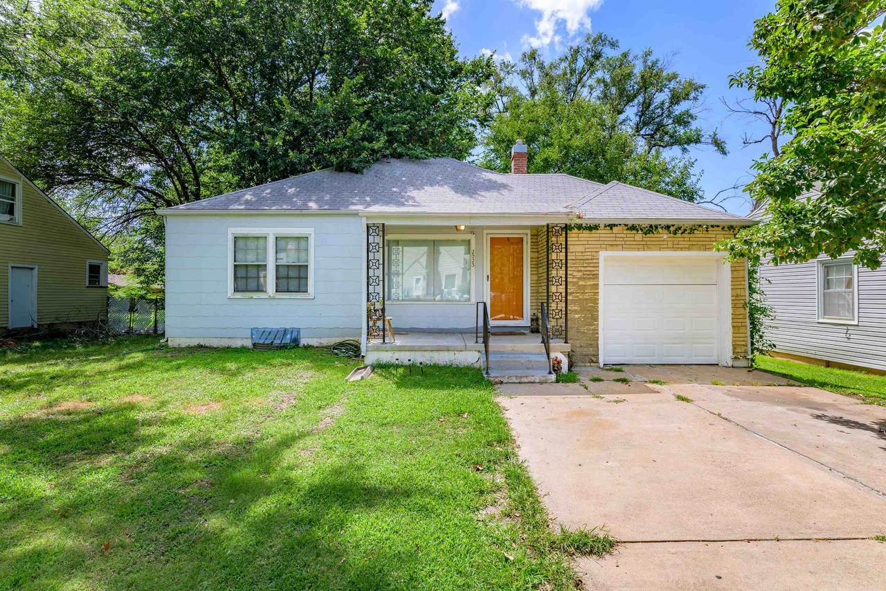 2023 Terrace Dr - Photo 1
