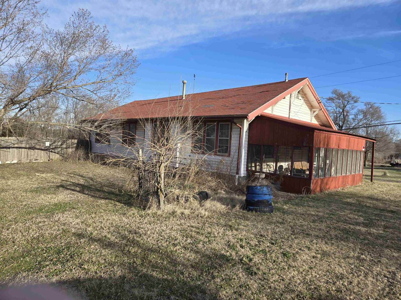 304 Linden St - Photo 1