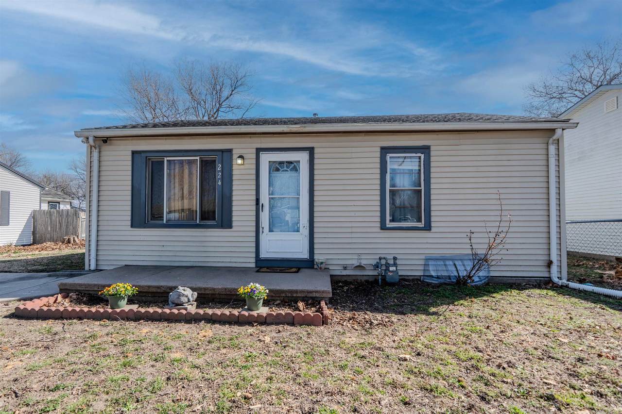 224 Maynard Ave - Photo 1