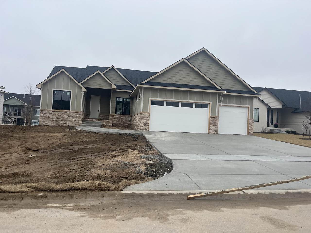 4989 Emerald Ct - Photo 1