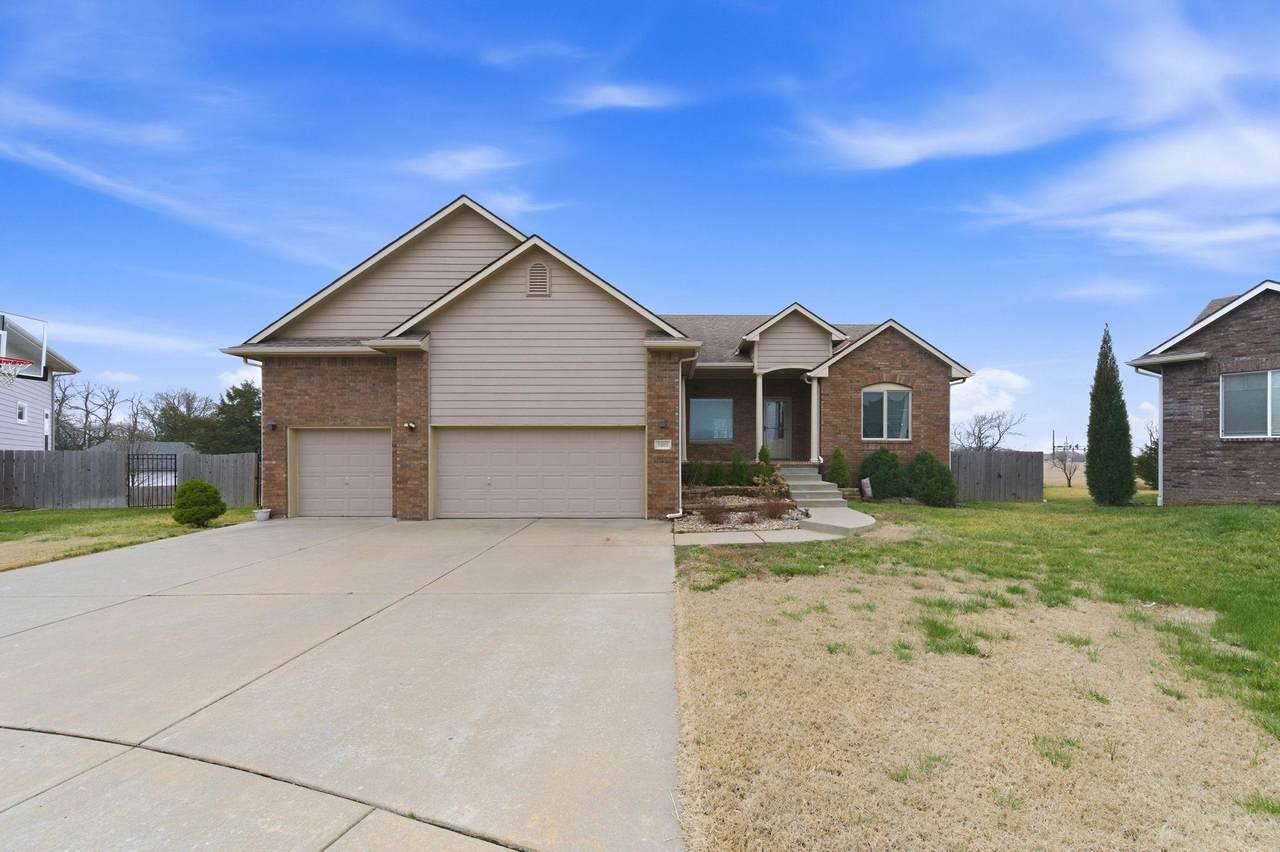 2801 Emerson Cir. - Photo 1