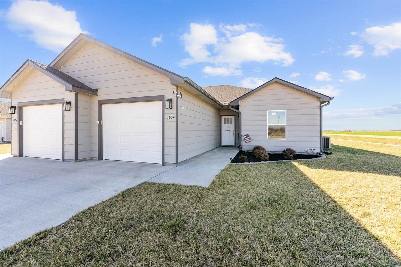 1104 Harbor Dr - Photo 1