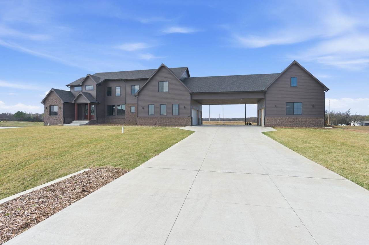 243 Thurston Ln - Photo 1