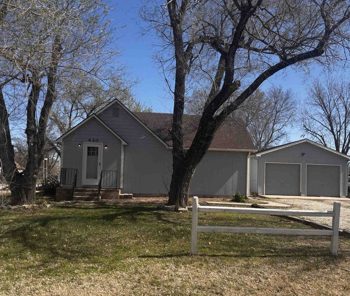 430 Lincoln St - Photo 1