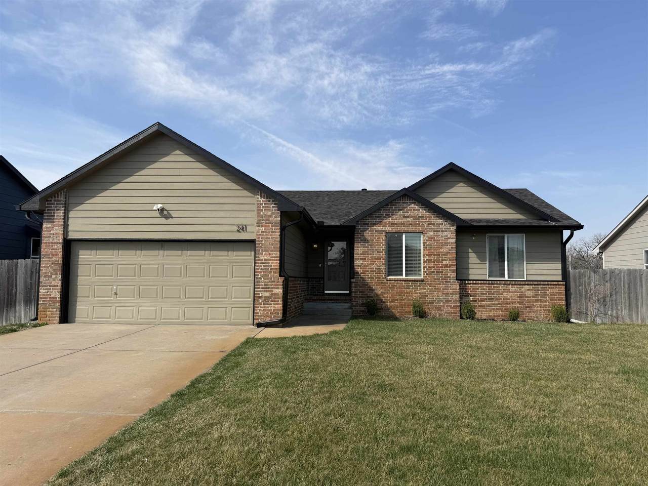 241 Stoneridge St - Photo 1
