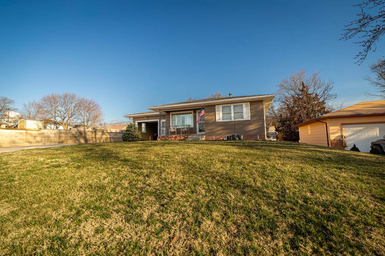 321 15th St - Photo 1