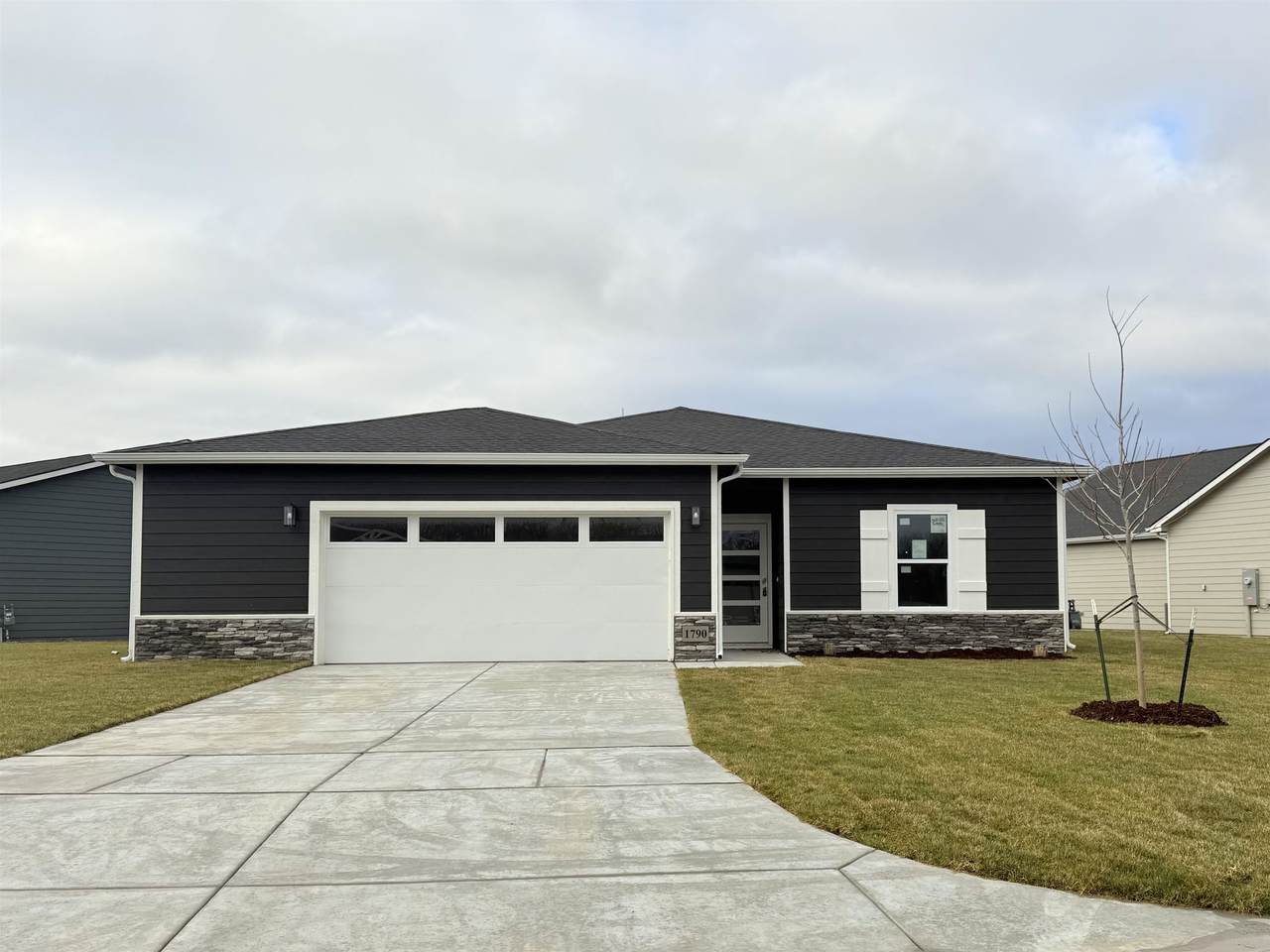 1790 Redbud Lane - Photo 1