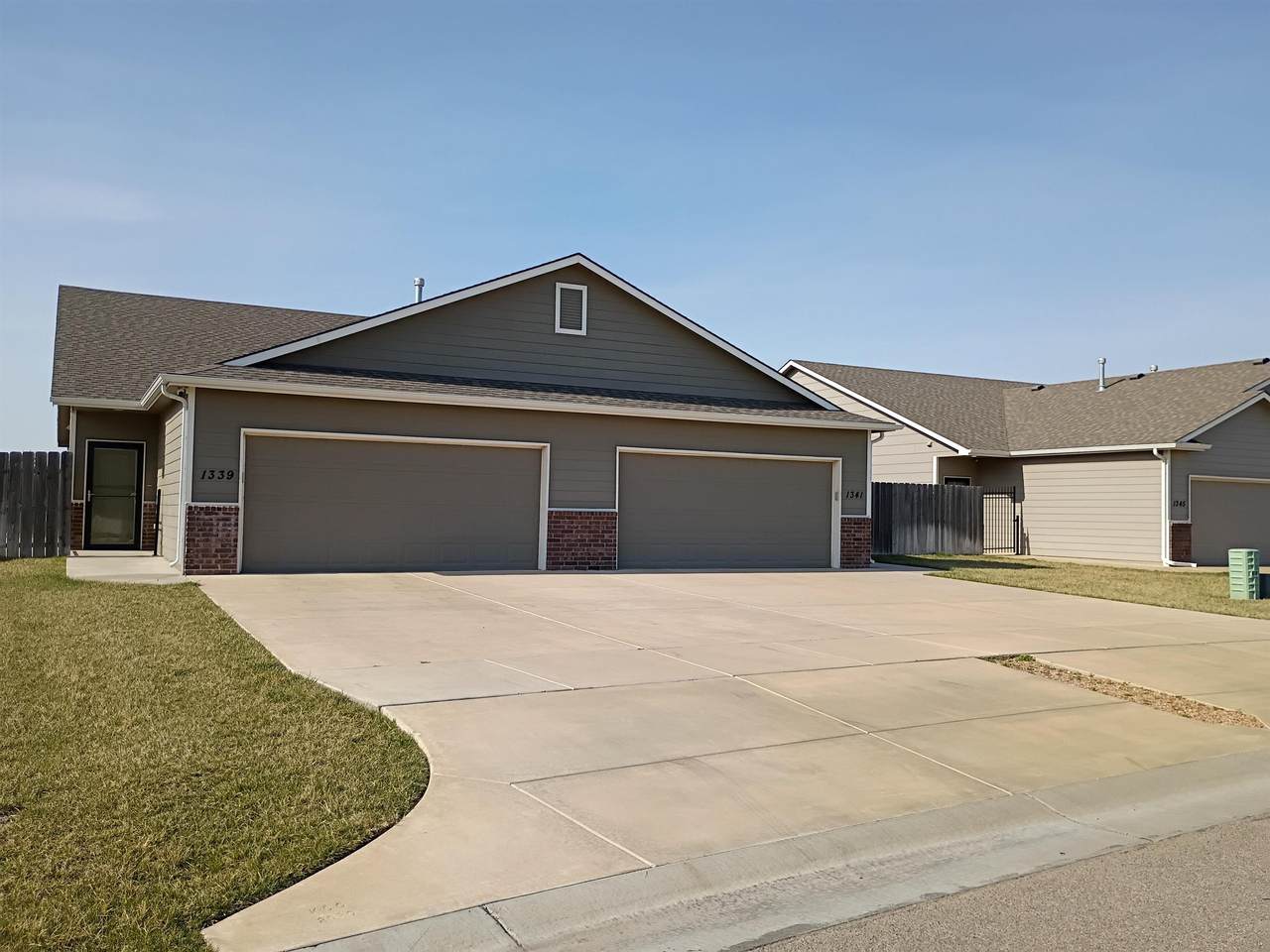 1339 Azena St - Photo 1