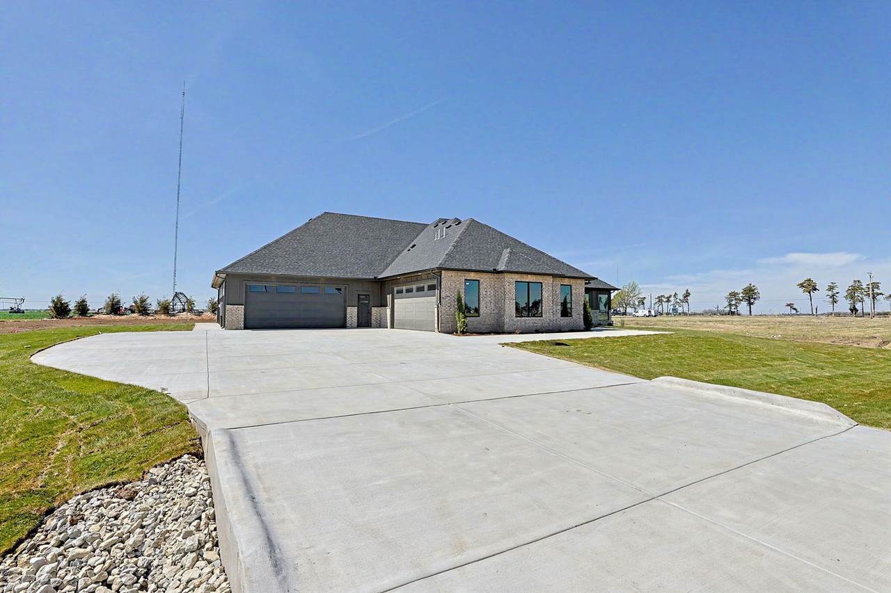 5275 Eagle Crest St - Photo 1