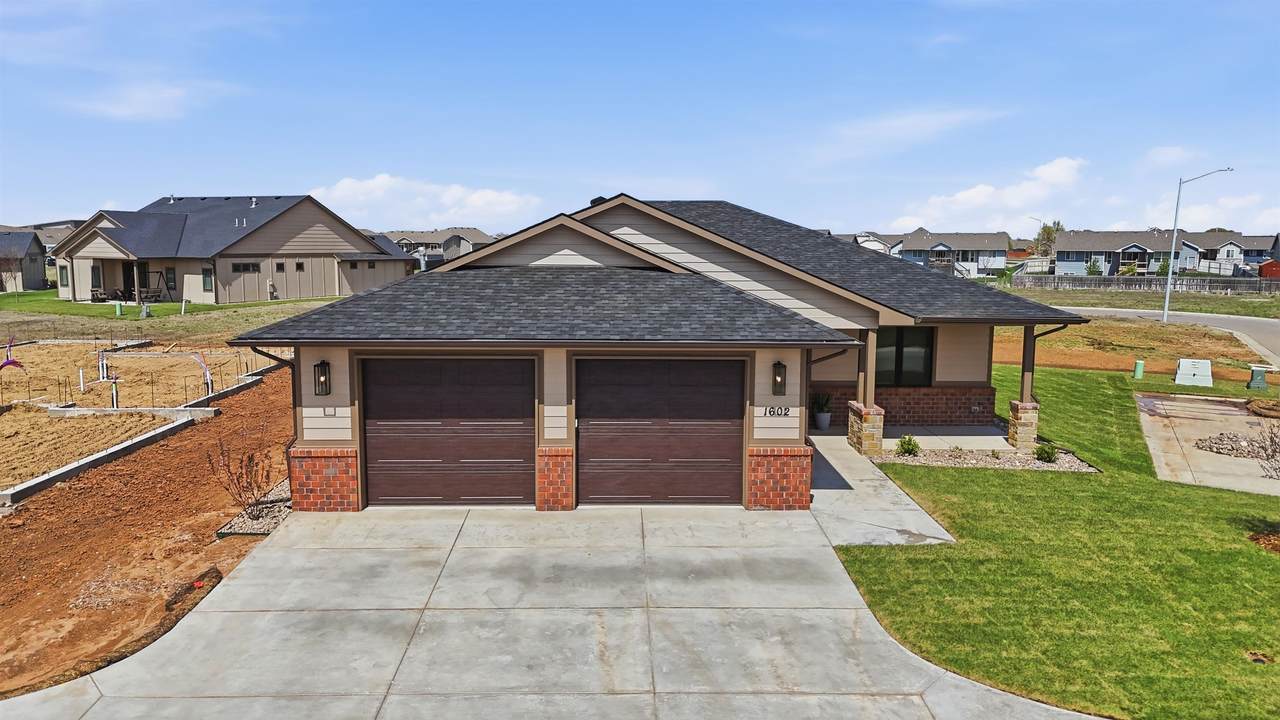 1602 Dove Place - Photo 1
