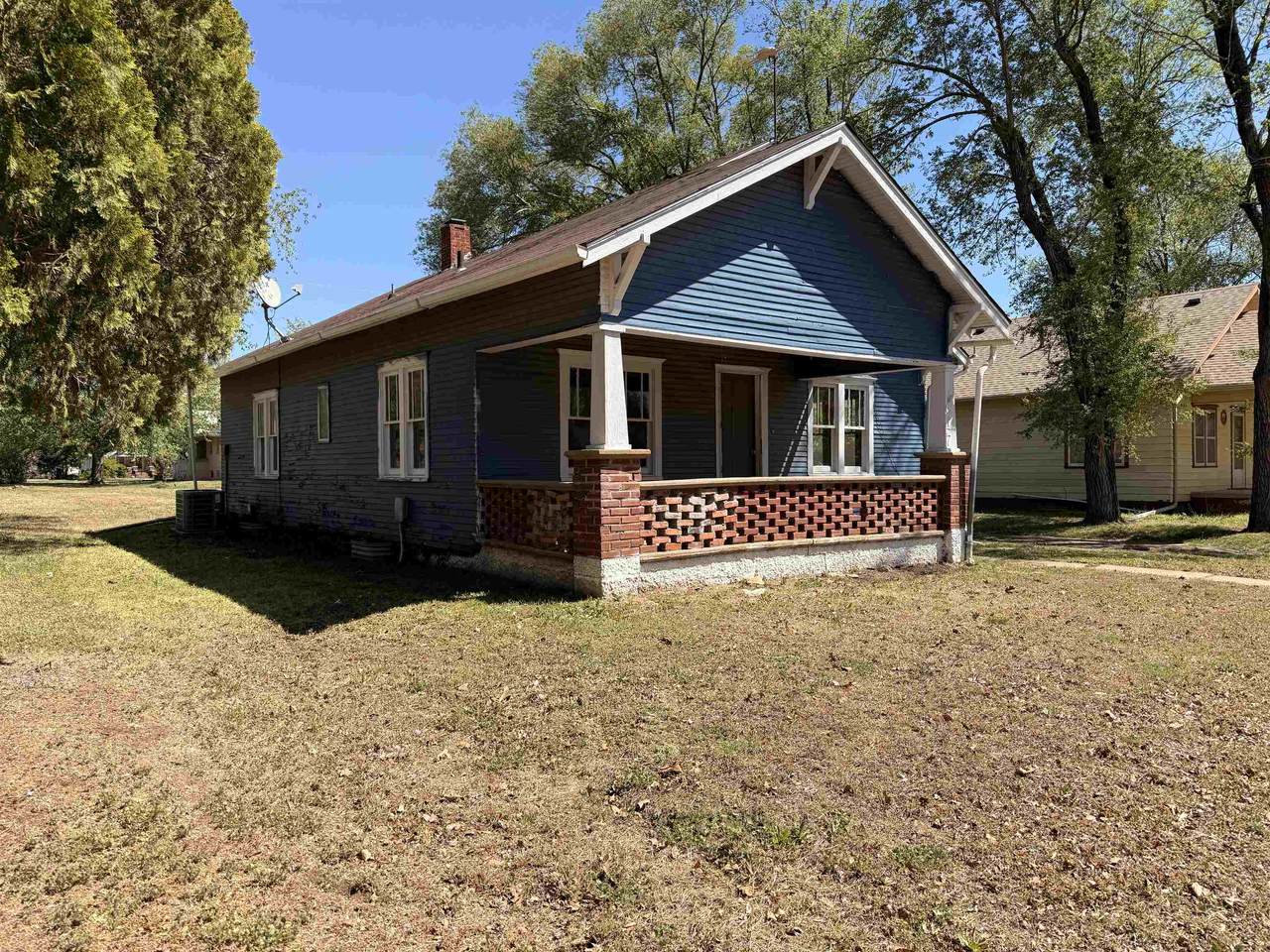 617 Bluff Ave - Photo 1