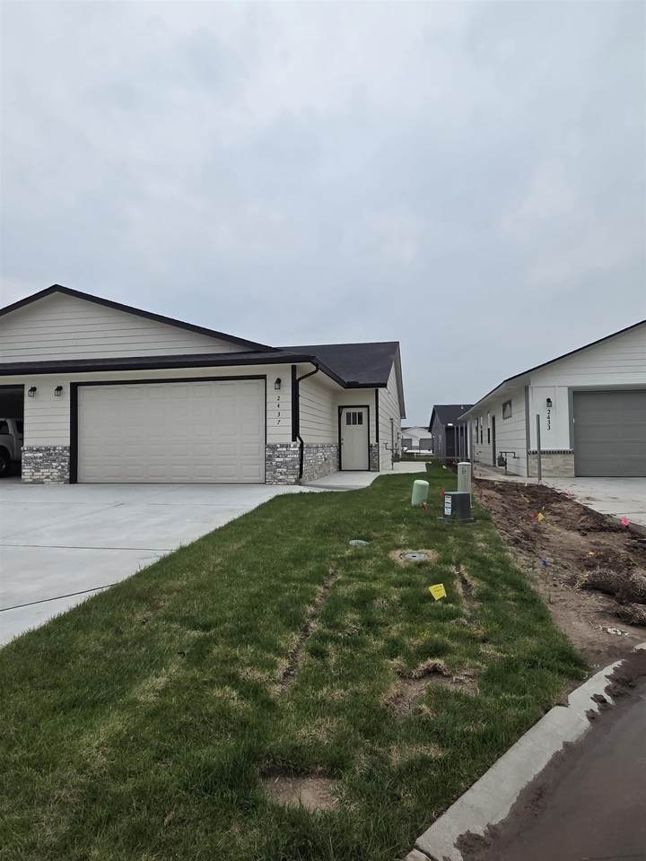2437 Wheatland Ct - Photo 1