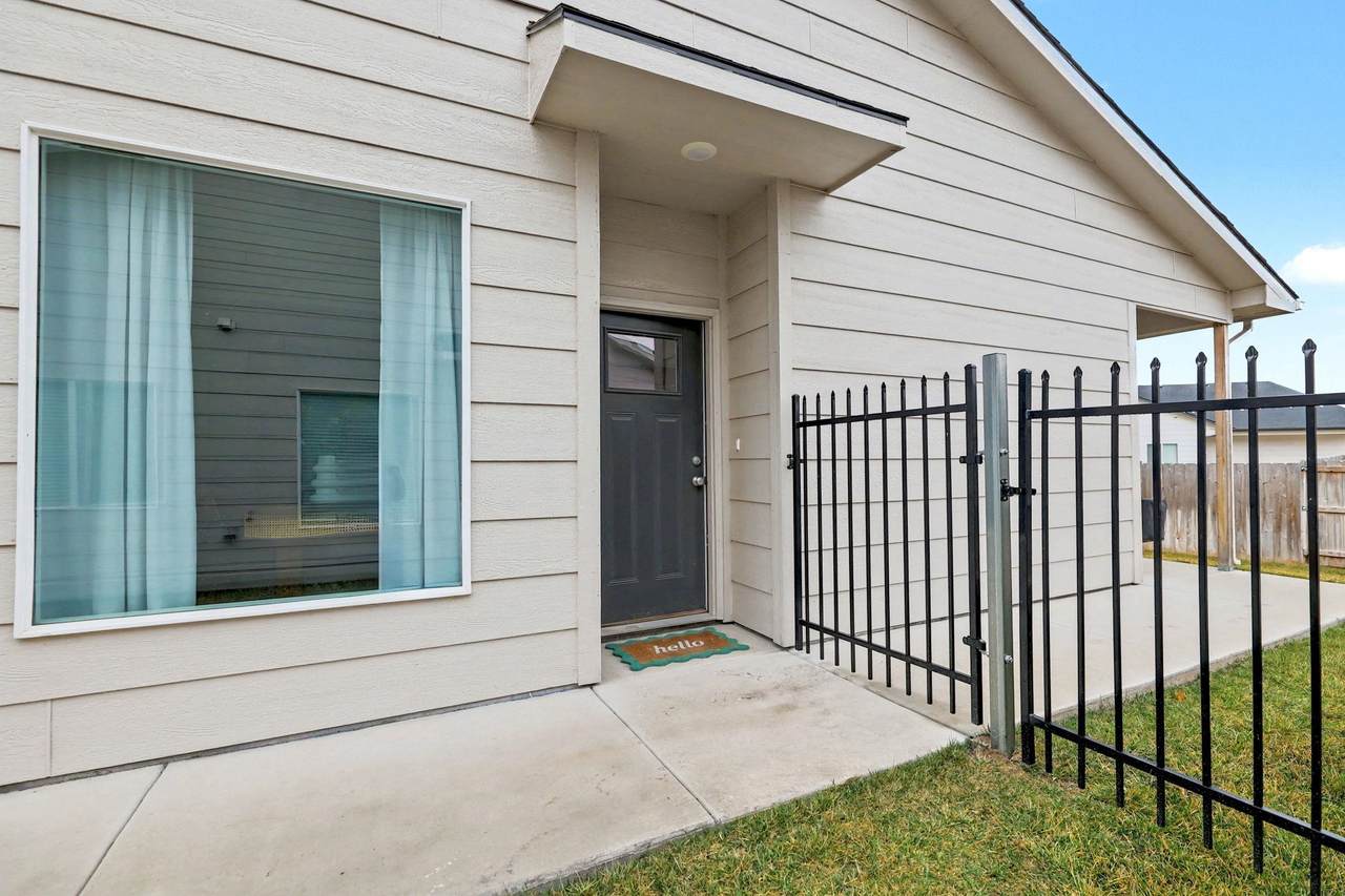 438 Long Path Ct - Photo 1
