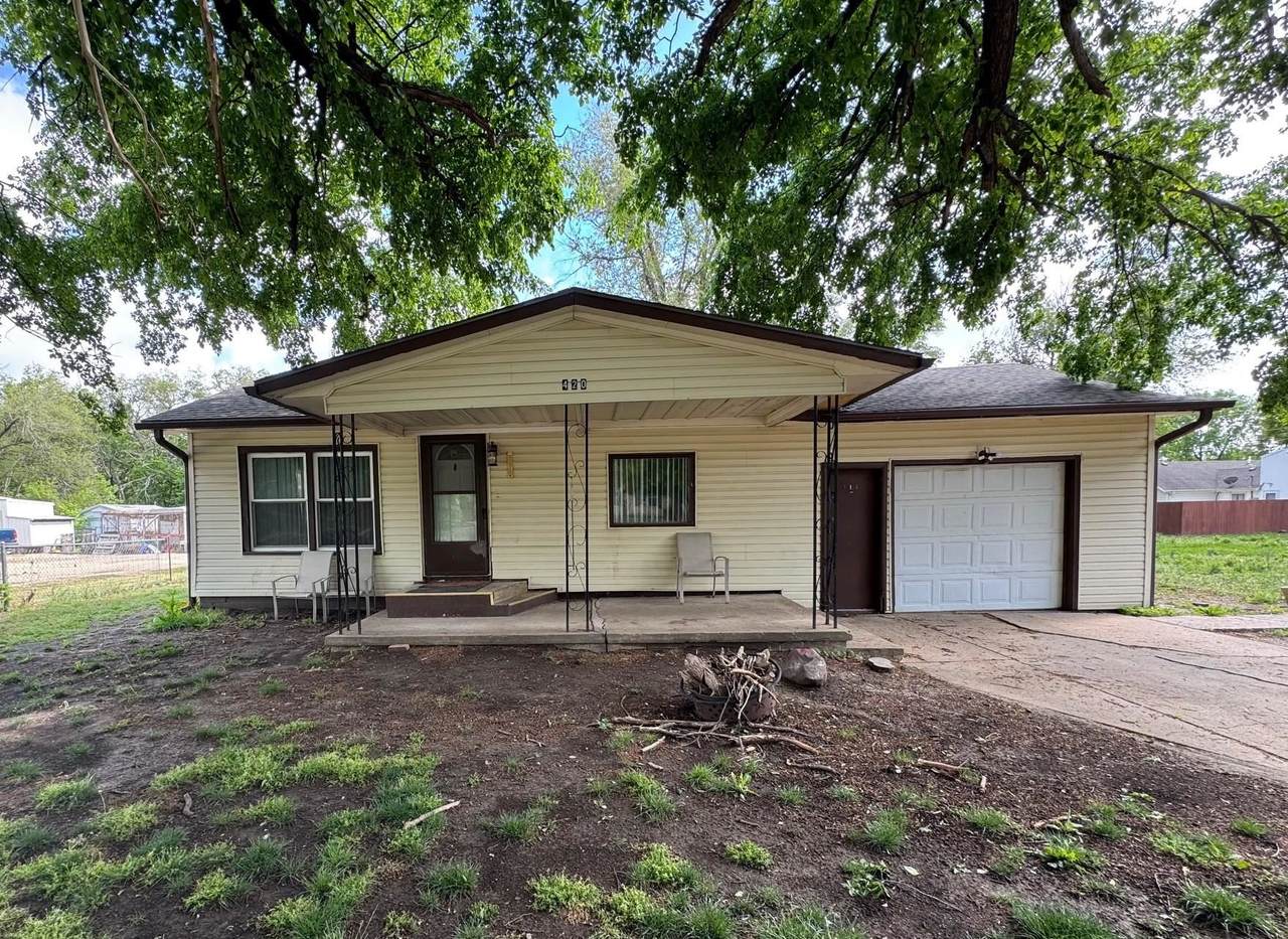 420 Otis Ave - Photo 1