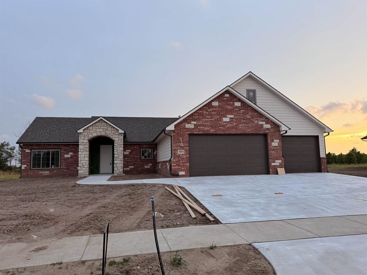 4913 Calvert - Photo 1