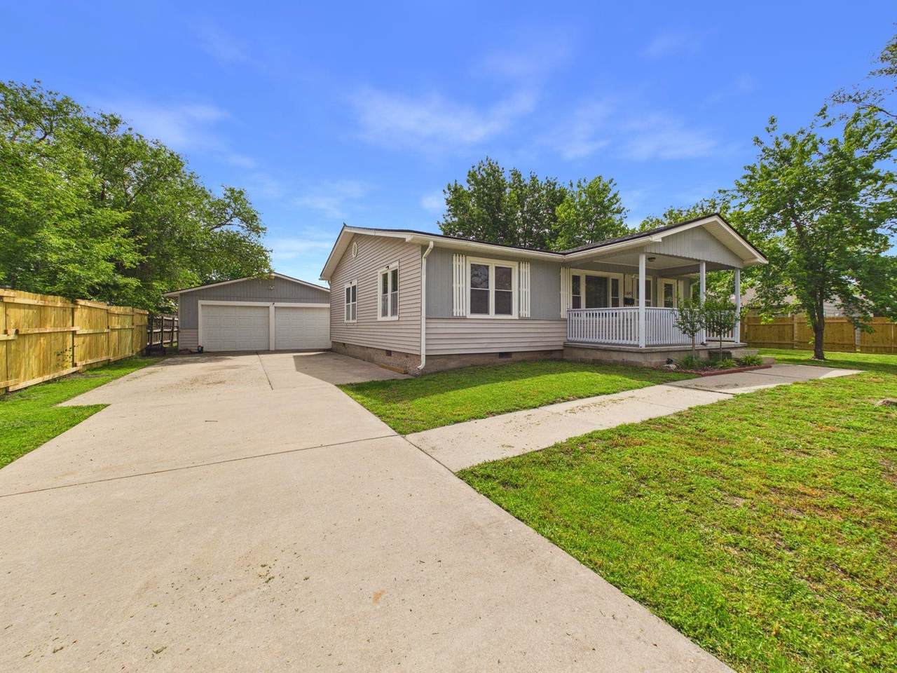 1642 Sedgwick St - Photo 1