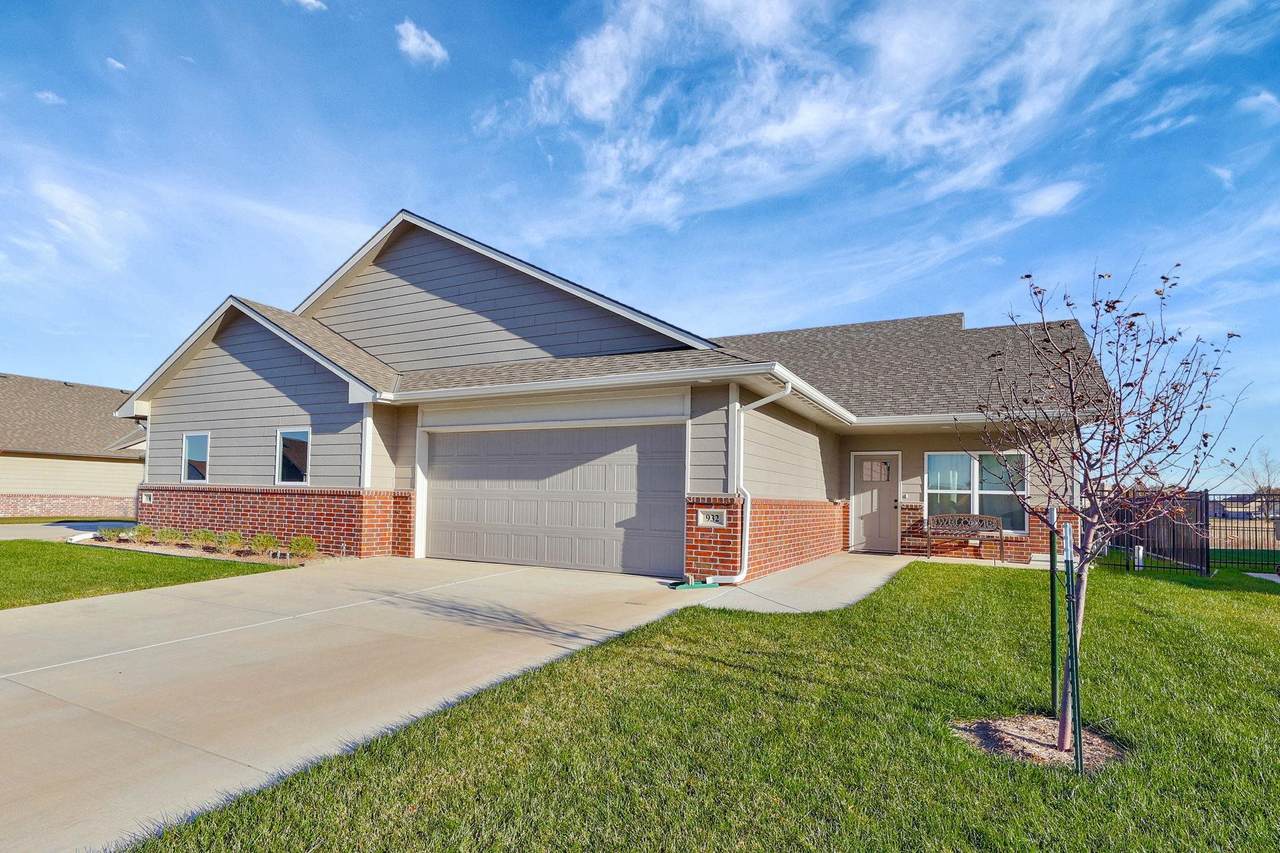 932 Cloverleaf St - Photo 1