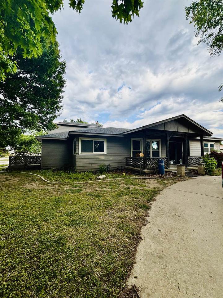 4600 Laura St - Photo 1