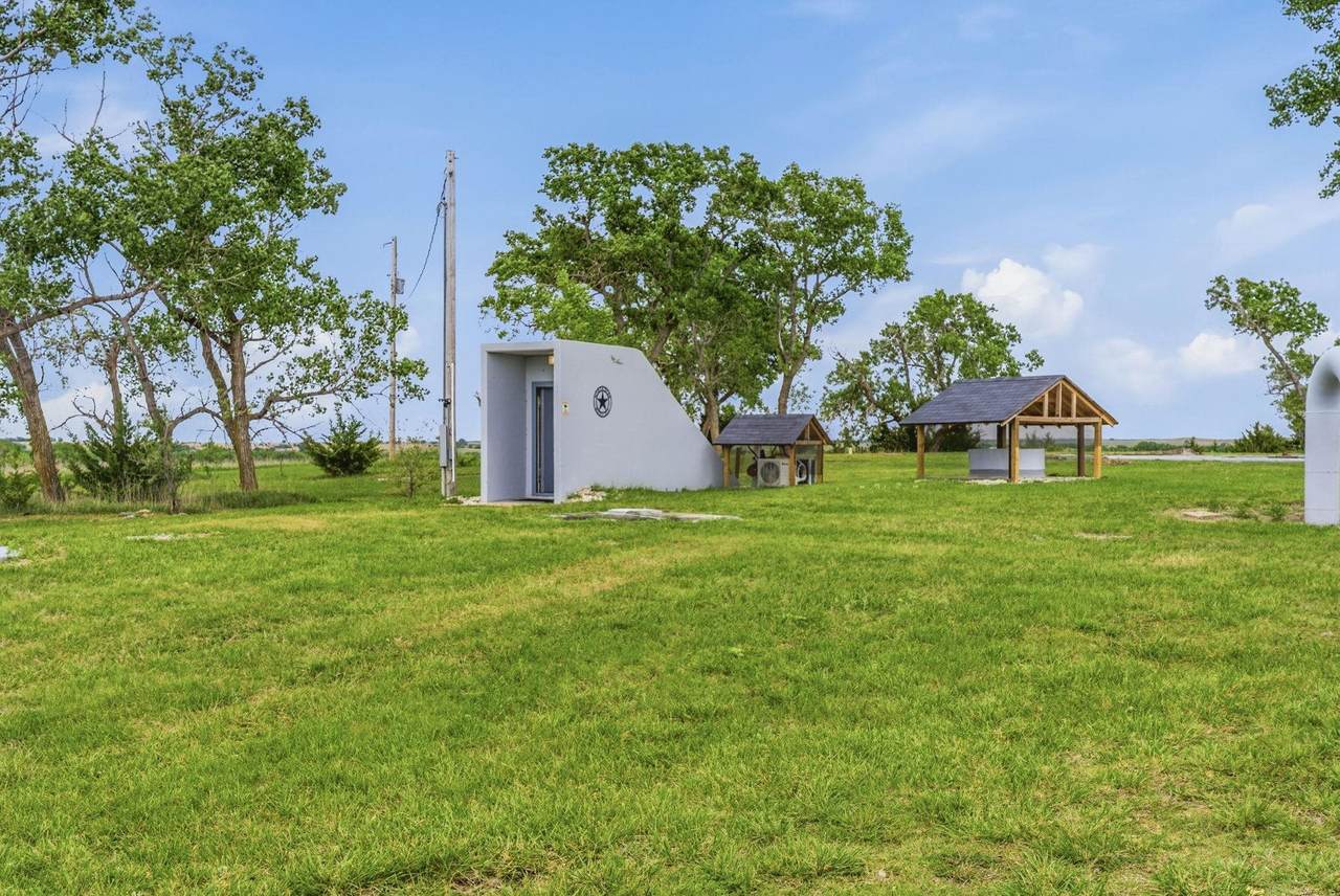 551 Daisy Rd - Photo 1