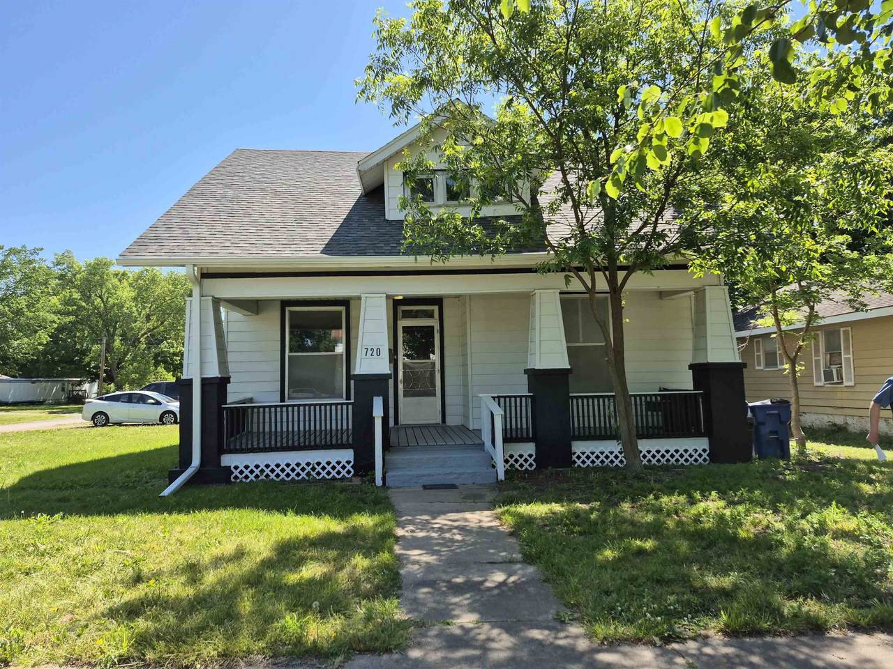 720 Elm - Photo 1