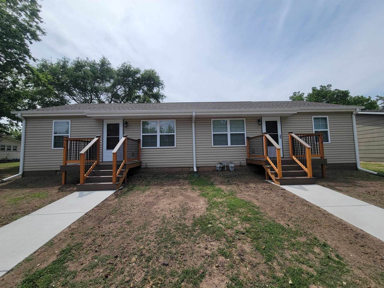 914 Blaine - Photo 1