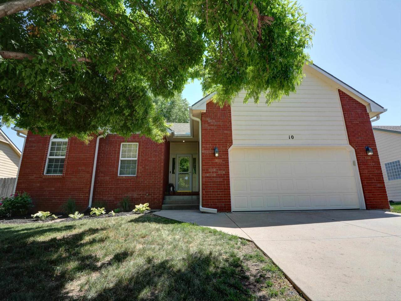10 Kansas Ct - Photo 1