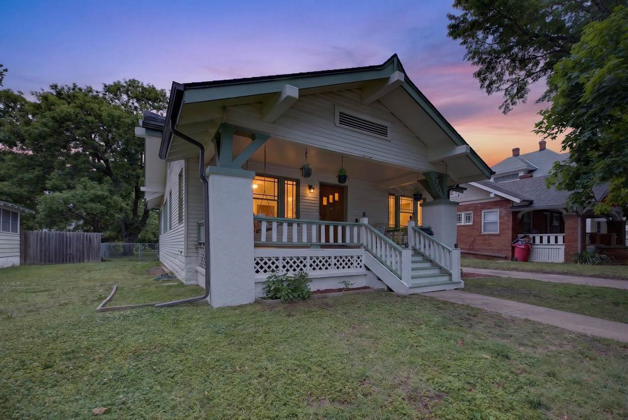 135 Volutsia Avenue - Photo 1