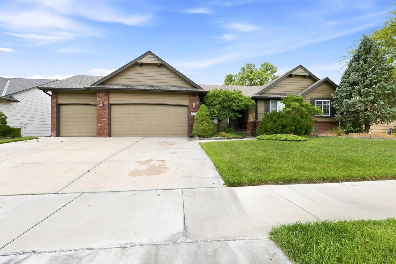 921 Glenmoor - Photo 1