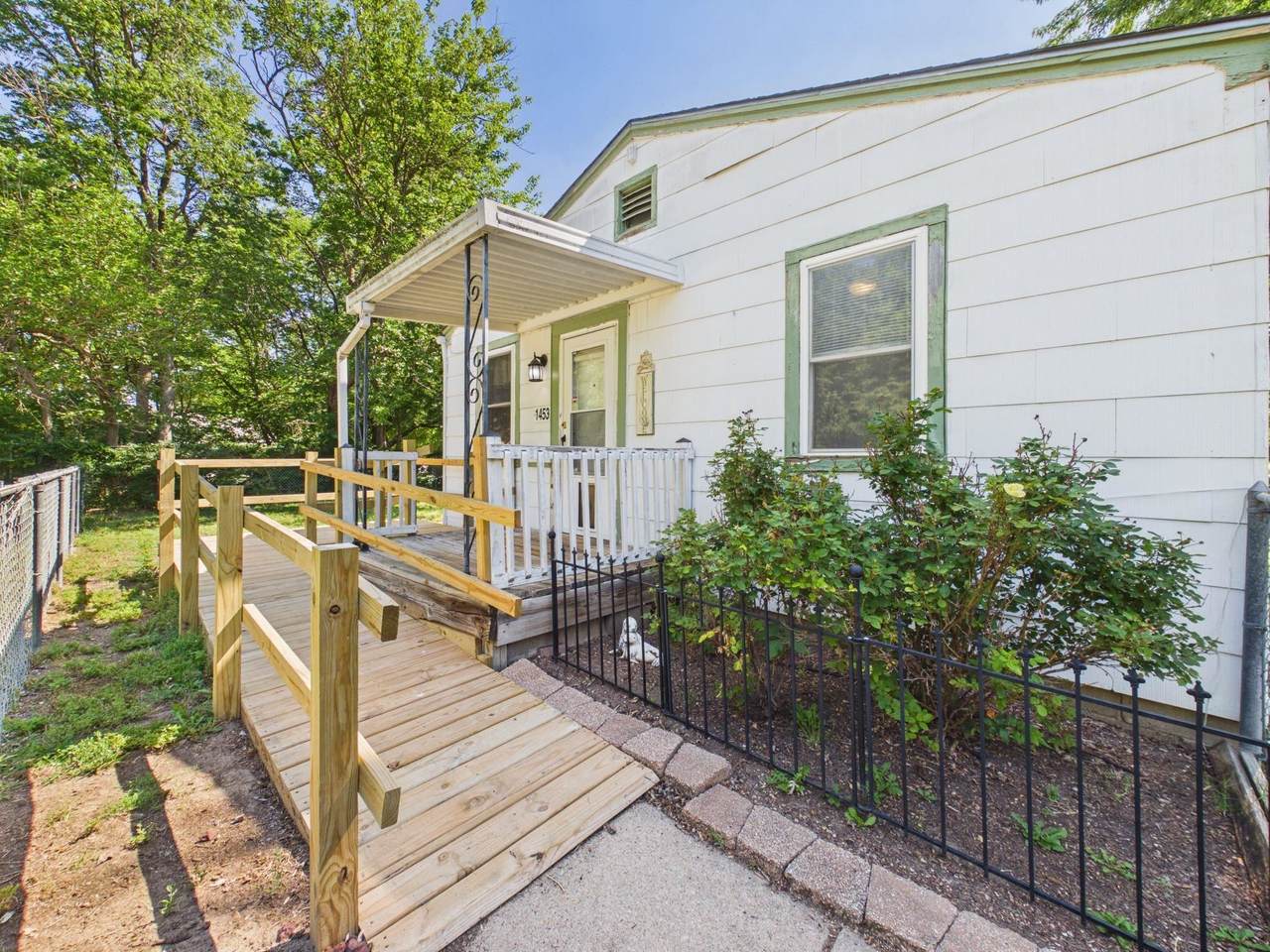 1453 Pershing Ct - Photo 1