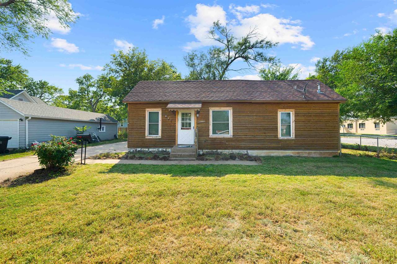 725 Argyle - Photo 1