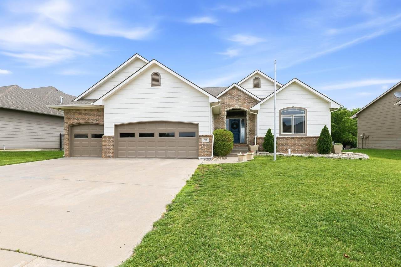 710 Gatewood Ln - Photo 1