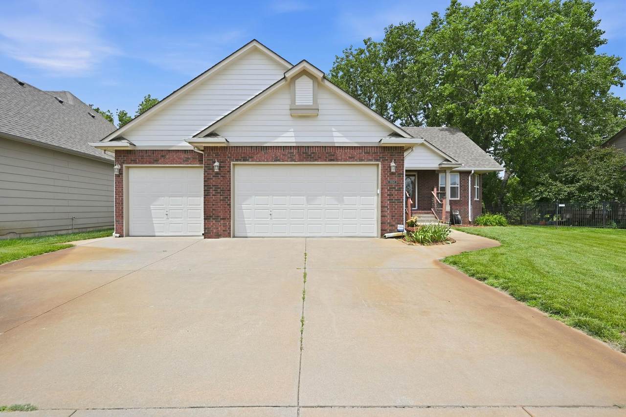 2553 Hazelwood St - Photo 1